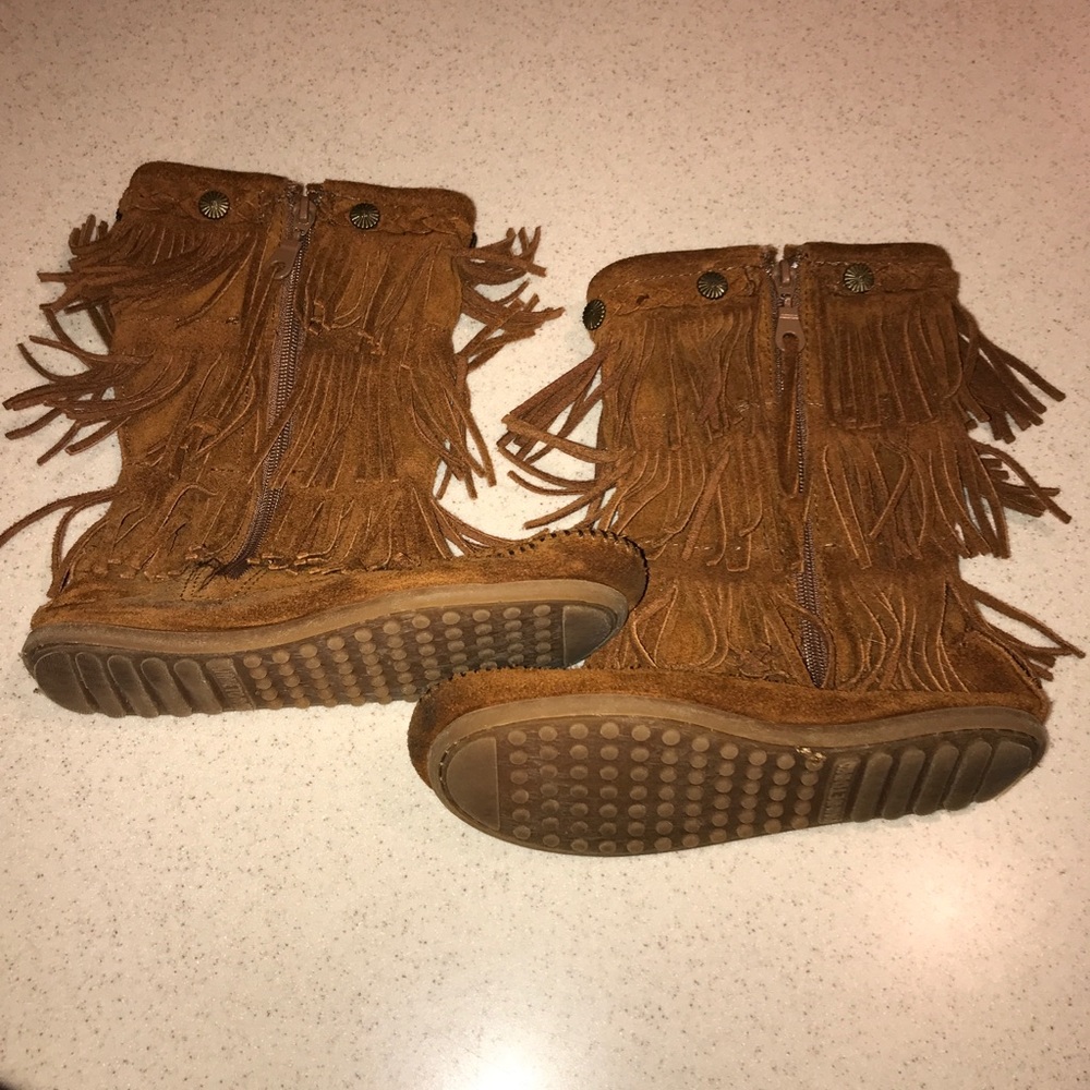 Minnetonka fringed boots kids size 13